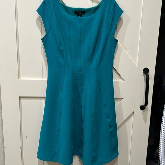 EUC Signature by Robbie Bee green a frame dress. Size medium. Pit 19”. Length 37 - Picture 1 of 5
